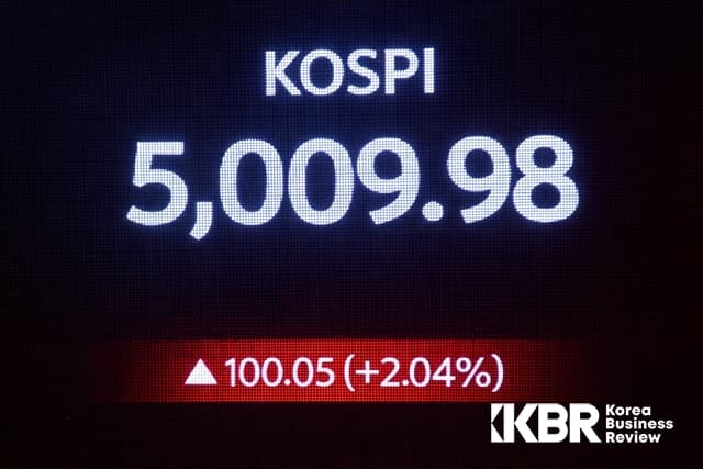 코스피 5000 시대 개막: ‘밸류업’과 ‘AI 반도체’가 쏘아 올린 대한민국 자본시장의 르네상스